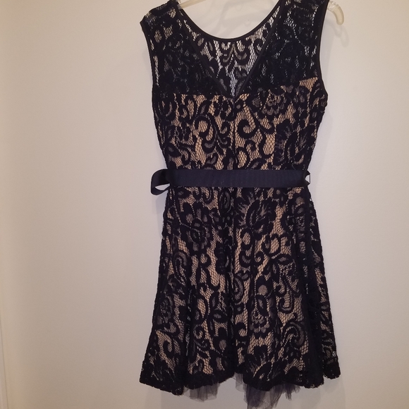 Navy lace dress - Picture 2 of 9